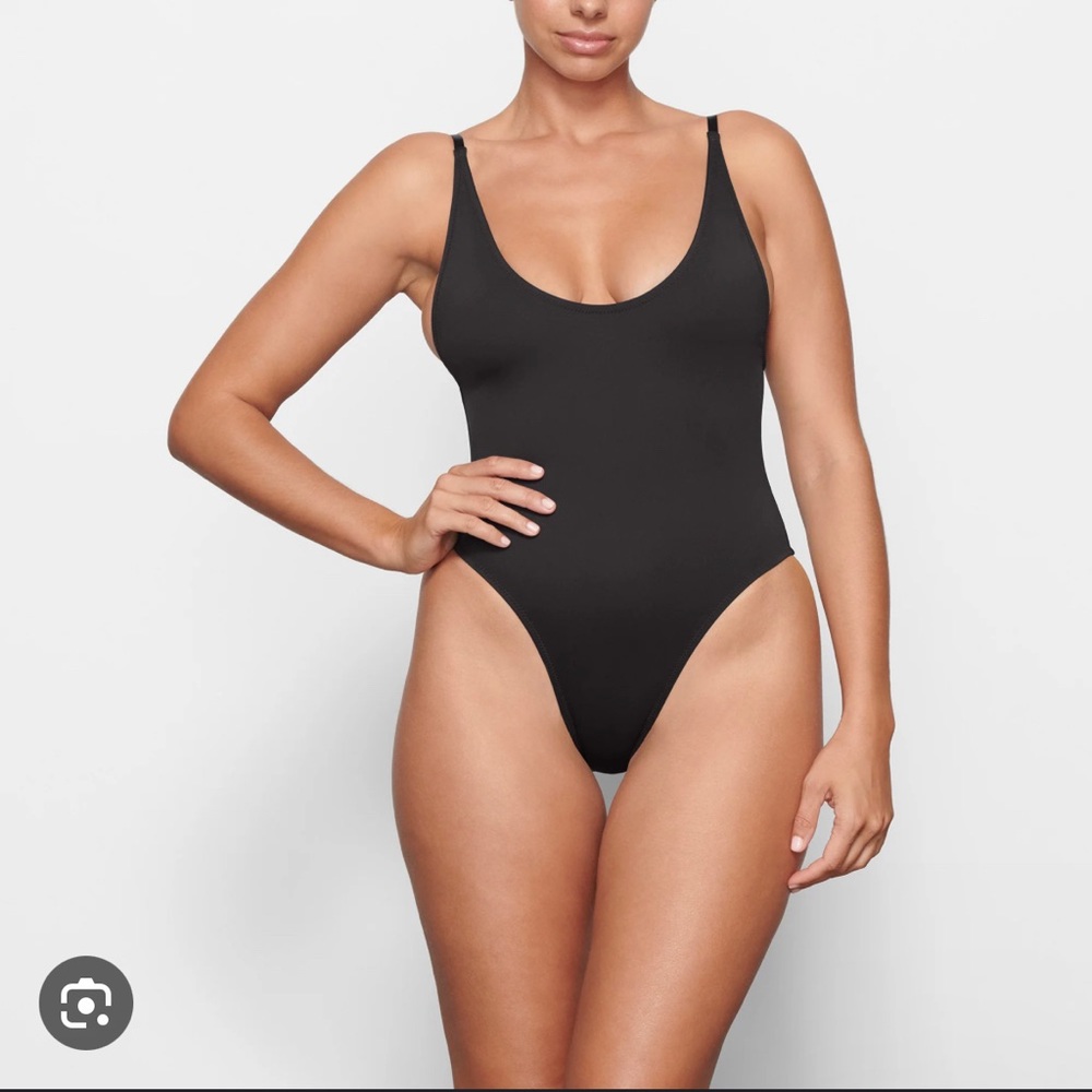 NWT SKIMS Swim Scoop Neck One Piece